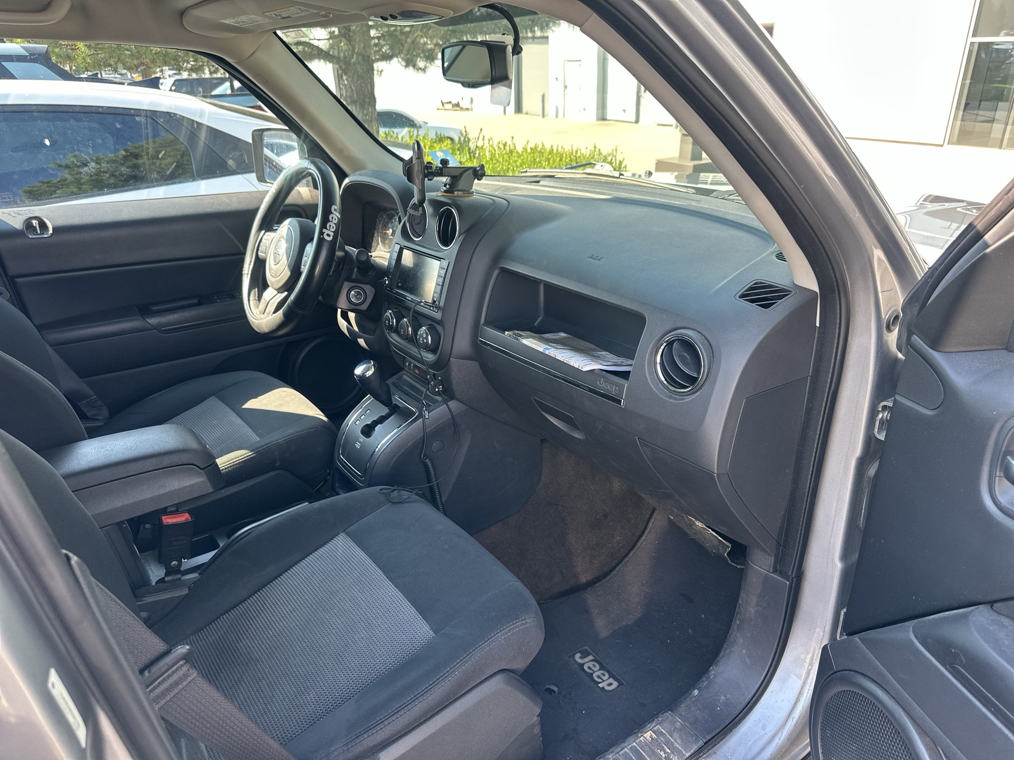 Used 2014 Billet Silver Metallic Clearcoat Jeep Latitude image 7