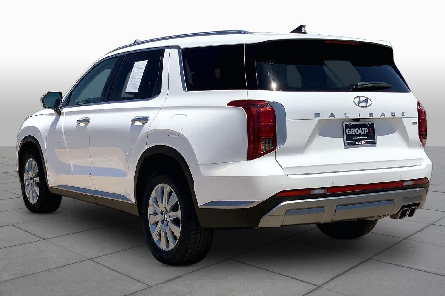 Used 2025 Hyper White Hyundai SEL image 11