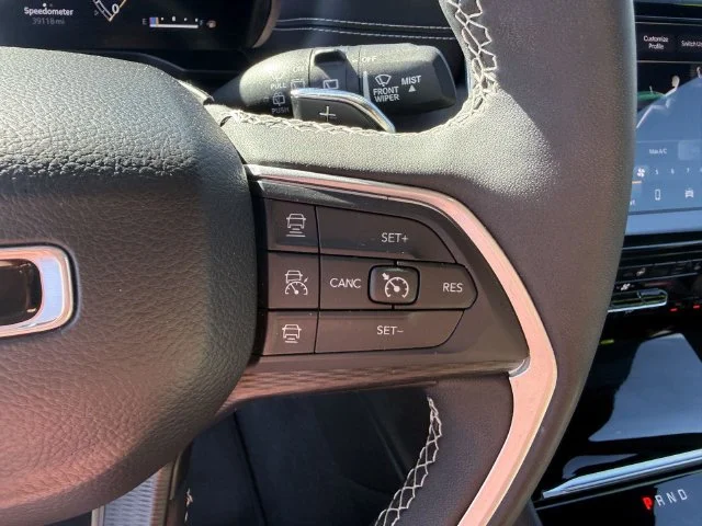 Used 2023 Silver Jeep Altitude image 29