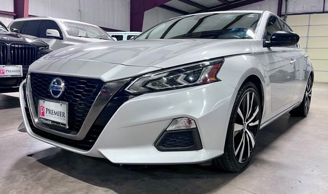 Used 2021 Silver Nissan 2.5 SR image 5