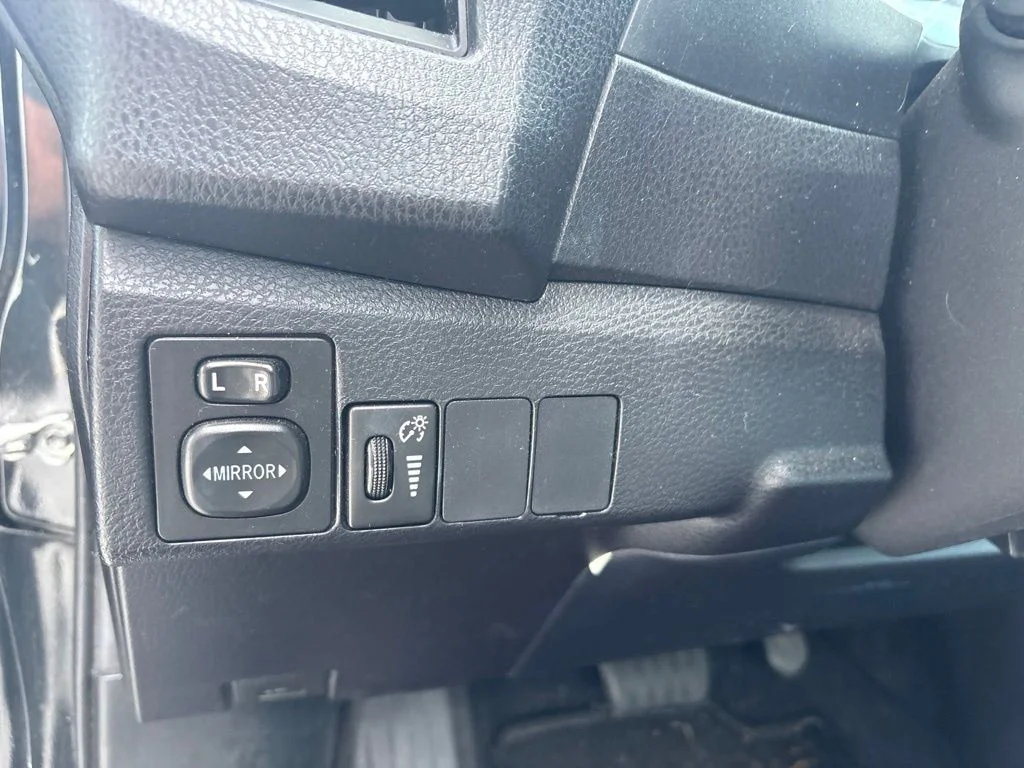 Used 2016 Black Toyota L image 18