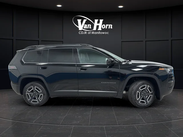 New 2026 Diamond Black Crystal Pearl-Coat Exterior Paint Jeep Limited image 8