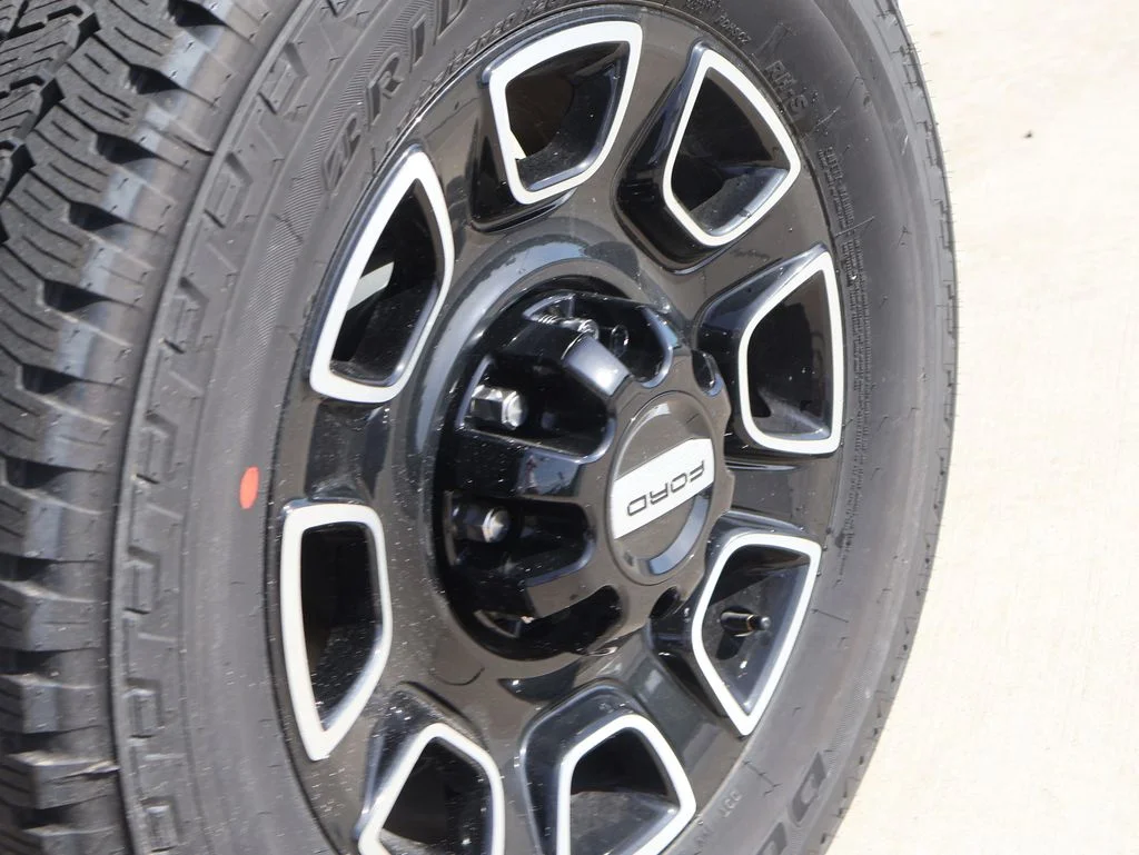 New 2026 Star White Metallic Tri-Coat Ford F-350® Platinum® image 40