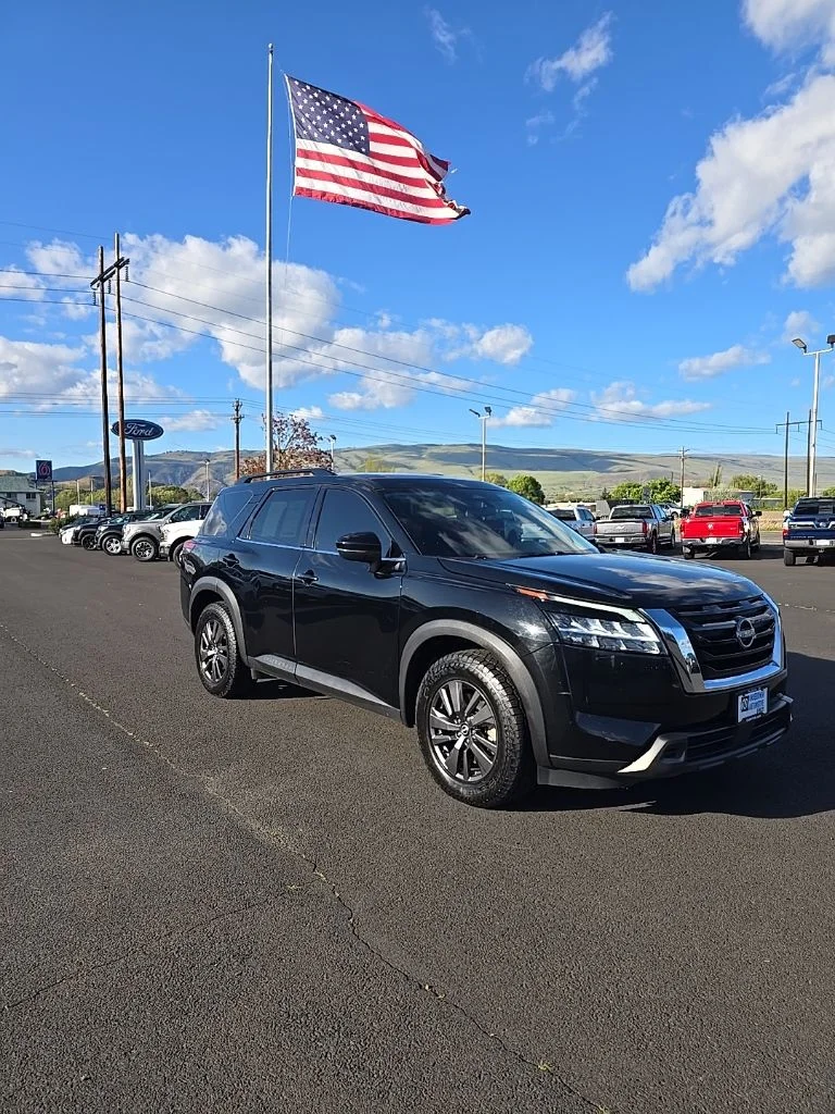 2022 Nissan Pathfinder SV 4WD's photo