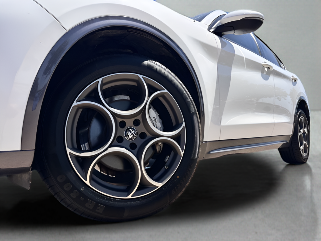 Used 2023 White Alfa Romeo Ti image 8