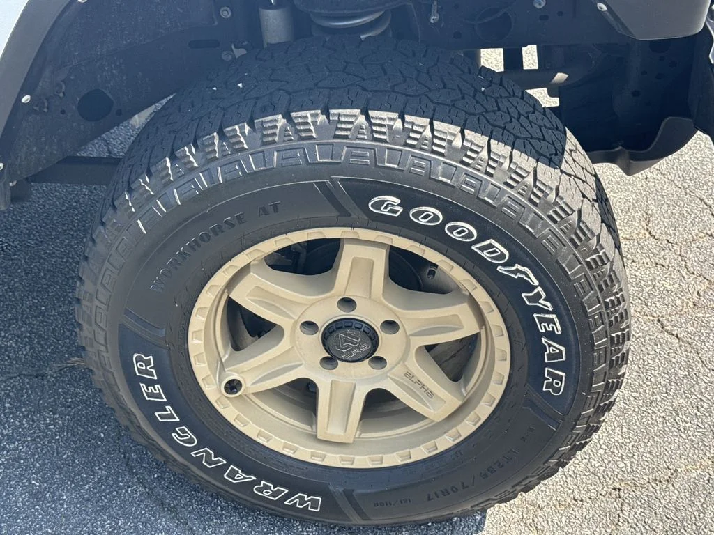 Used 2021 White Jeep Overland image 12