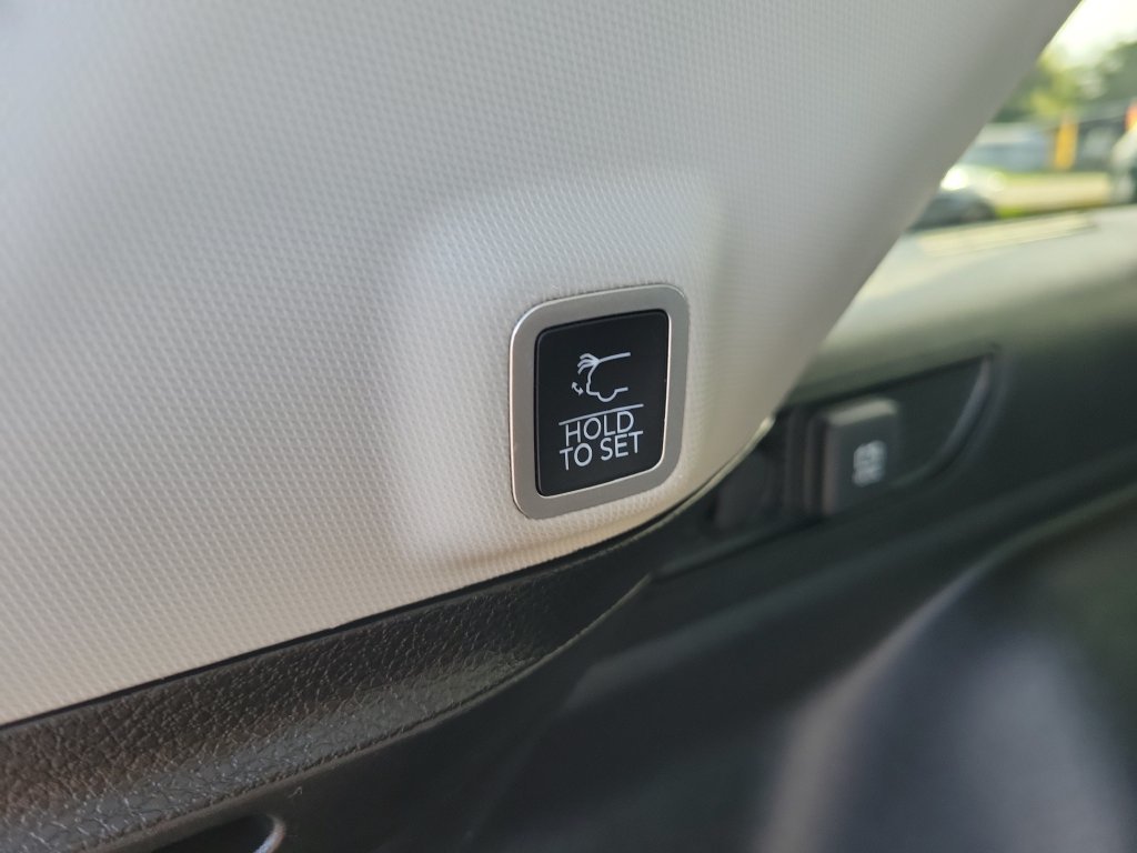 Used 2022 Bright White Clearcoat Jeep Limited image 15
