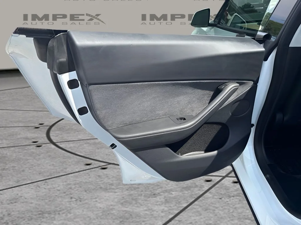 Used 2025  Tesla Long Range image 29