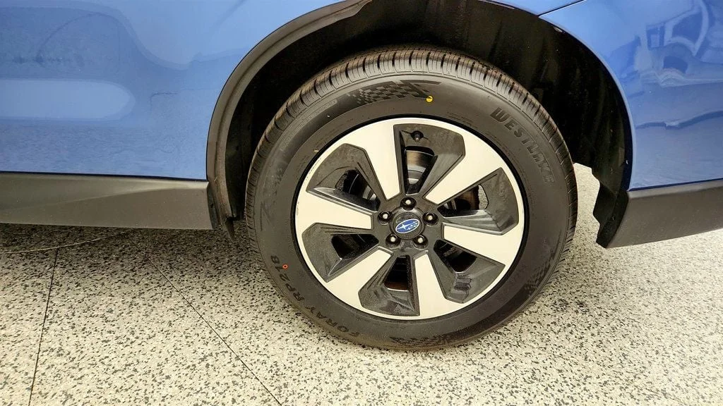 Used 2017 Quartz Blue Pearl Subaru 2.5i Limited CVT w/ Popular Package #2 & Blind Spot Detection image 9