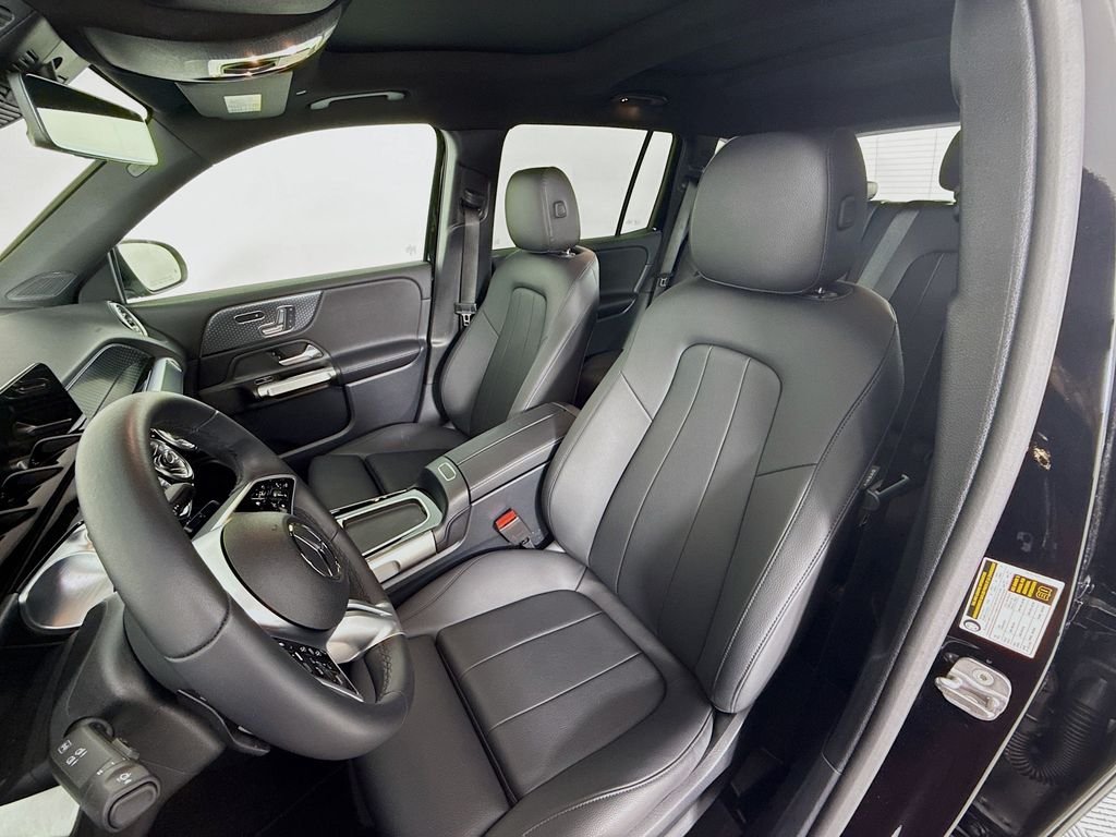 Used 2025 Black Mercedes-Benz GLB 250 image 5