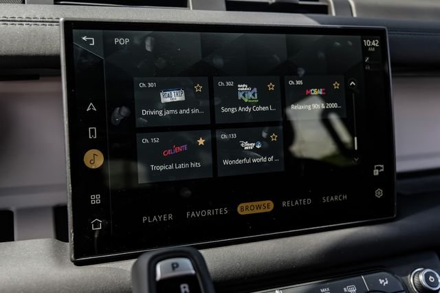 2025 Land Rover Defender X-Dynamic SE - Photo 38