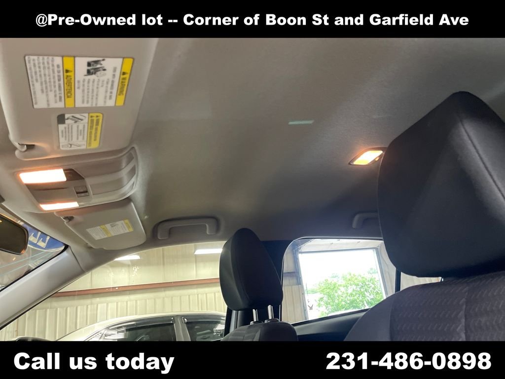 Used 2022  Mitsubishi ES image 12