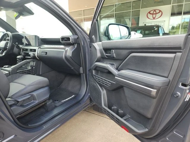 Certified Used 2025  Toyota SR5 image 21