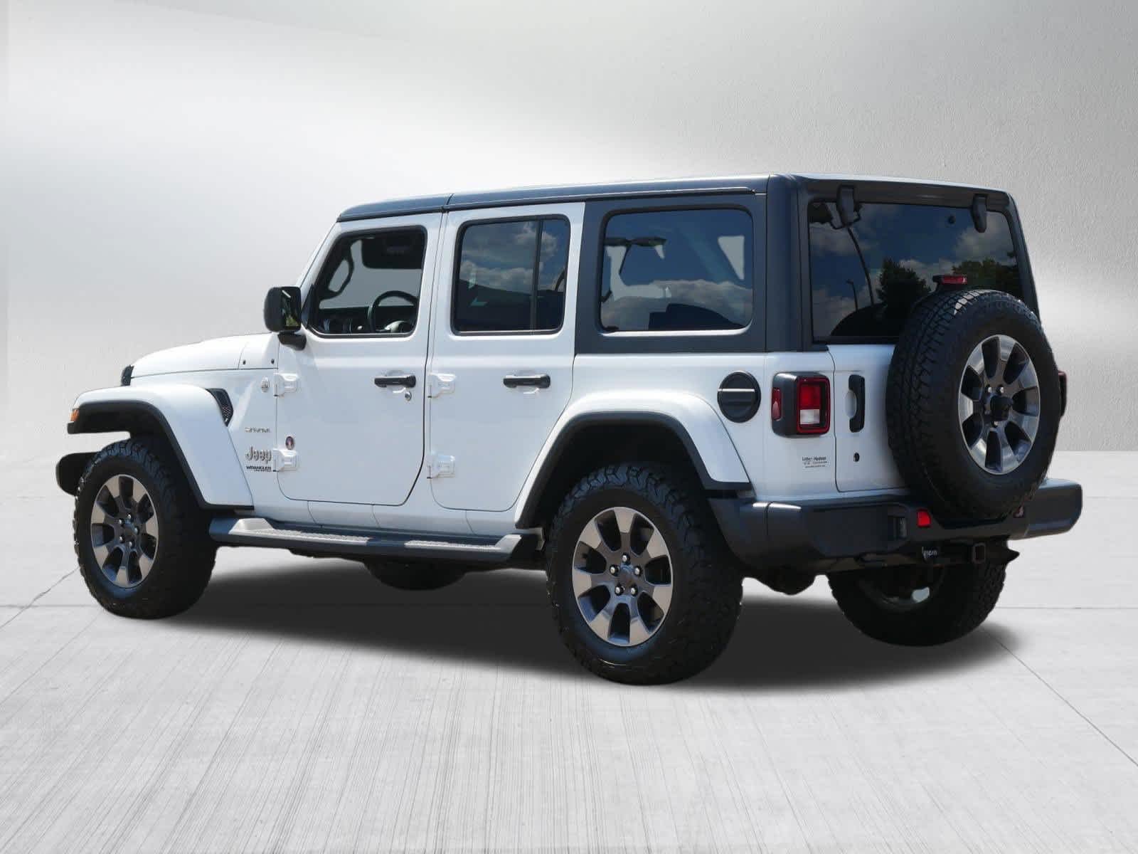 Used 2018 Bright White Jeep Sahara image 5