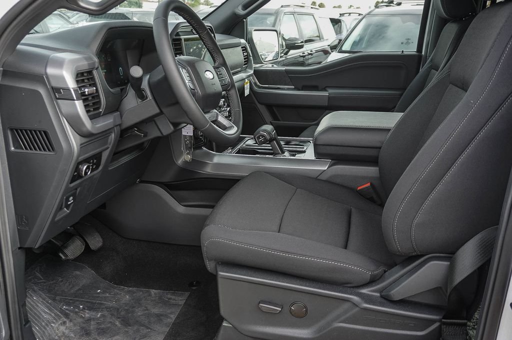 New 2026 Oxford White Ford XLT image 17