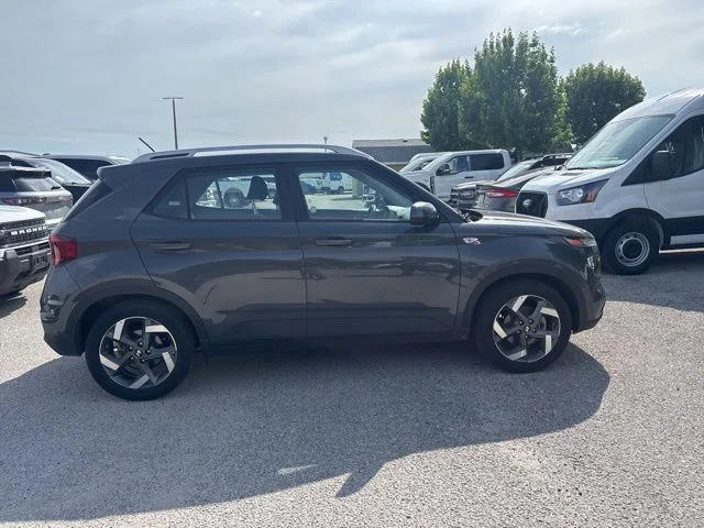 Used 2025 Gray Hyundai SEL image 4