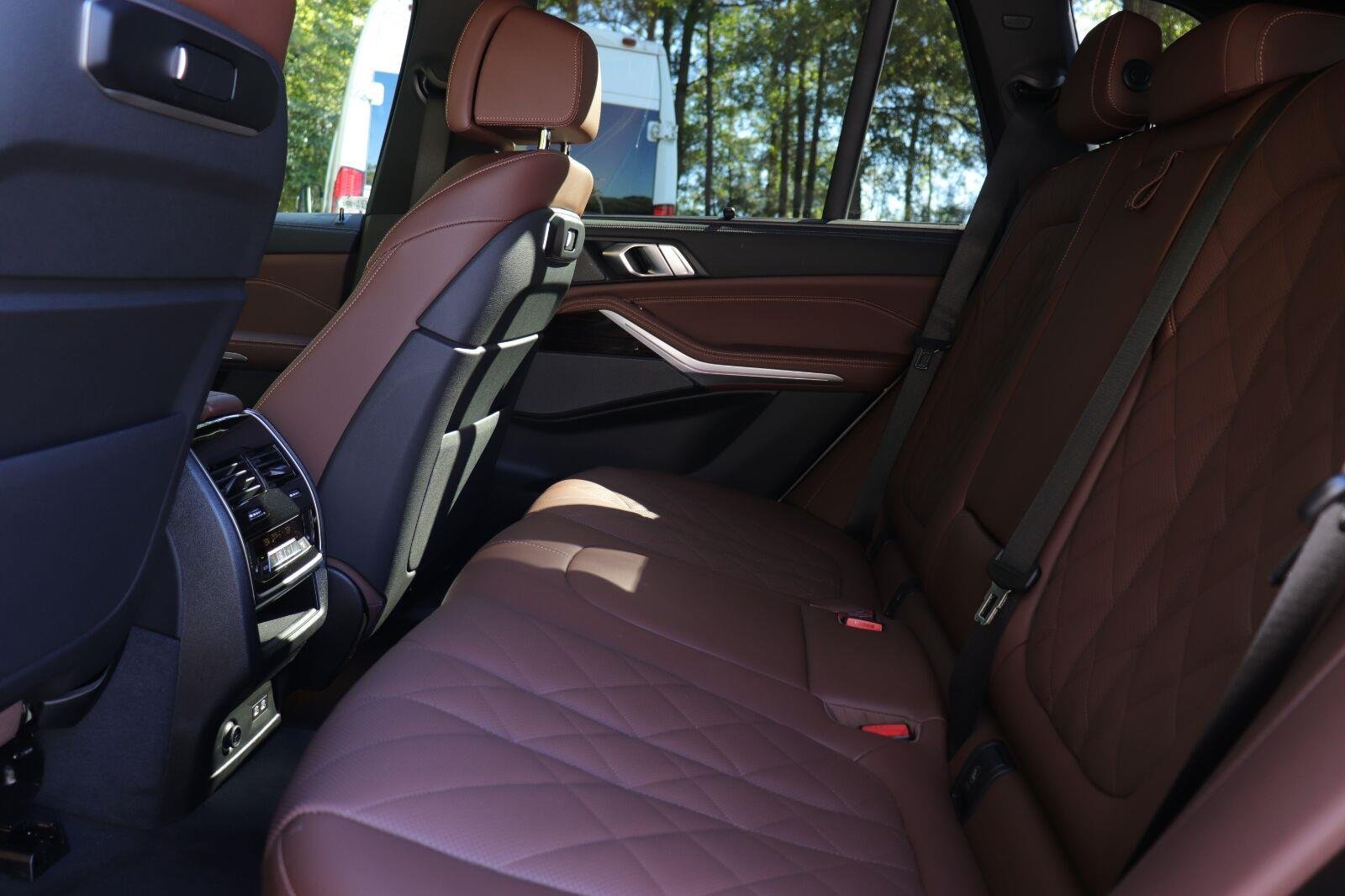 Used 2026 Skyscraper Grey Metallic BMW sDrive40i image 12