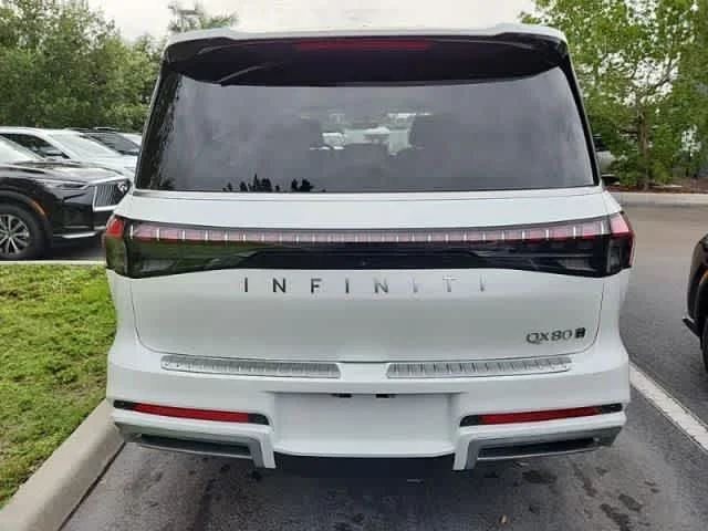 Certified Used 2025 Radiant White INFINITI LUXE image 7