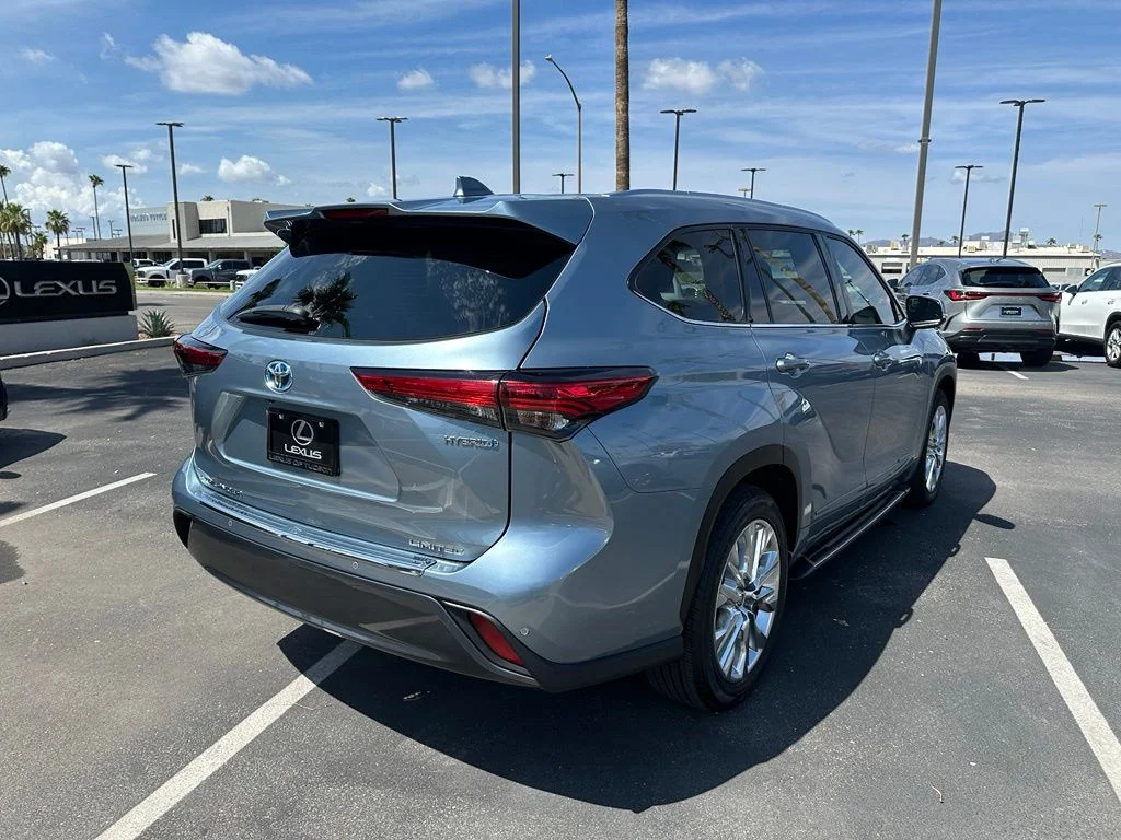 Used 2023  Toyota Limited image 34