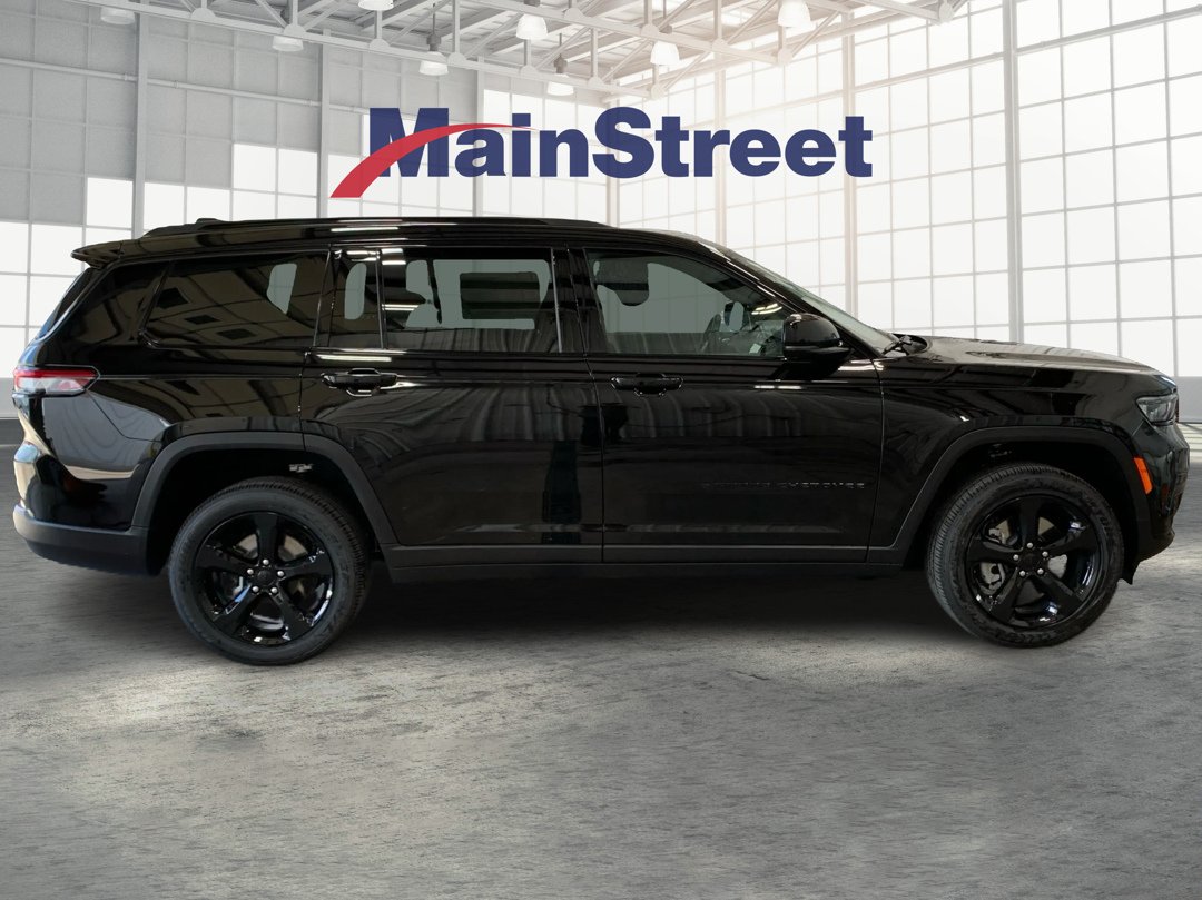 New 2025 Diamond Black Crystal Pearl-Coat Exterior Paint Jeep Altitude X image 6