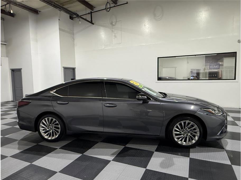 2019 Lexus ES 350 Ultra Luxury photo 4