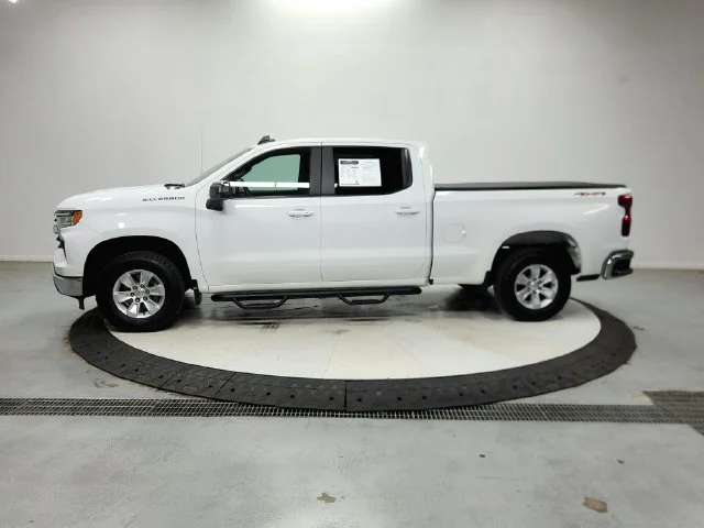 Used 2025 Summit White Chevrolet LT image 5