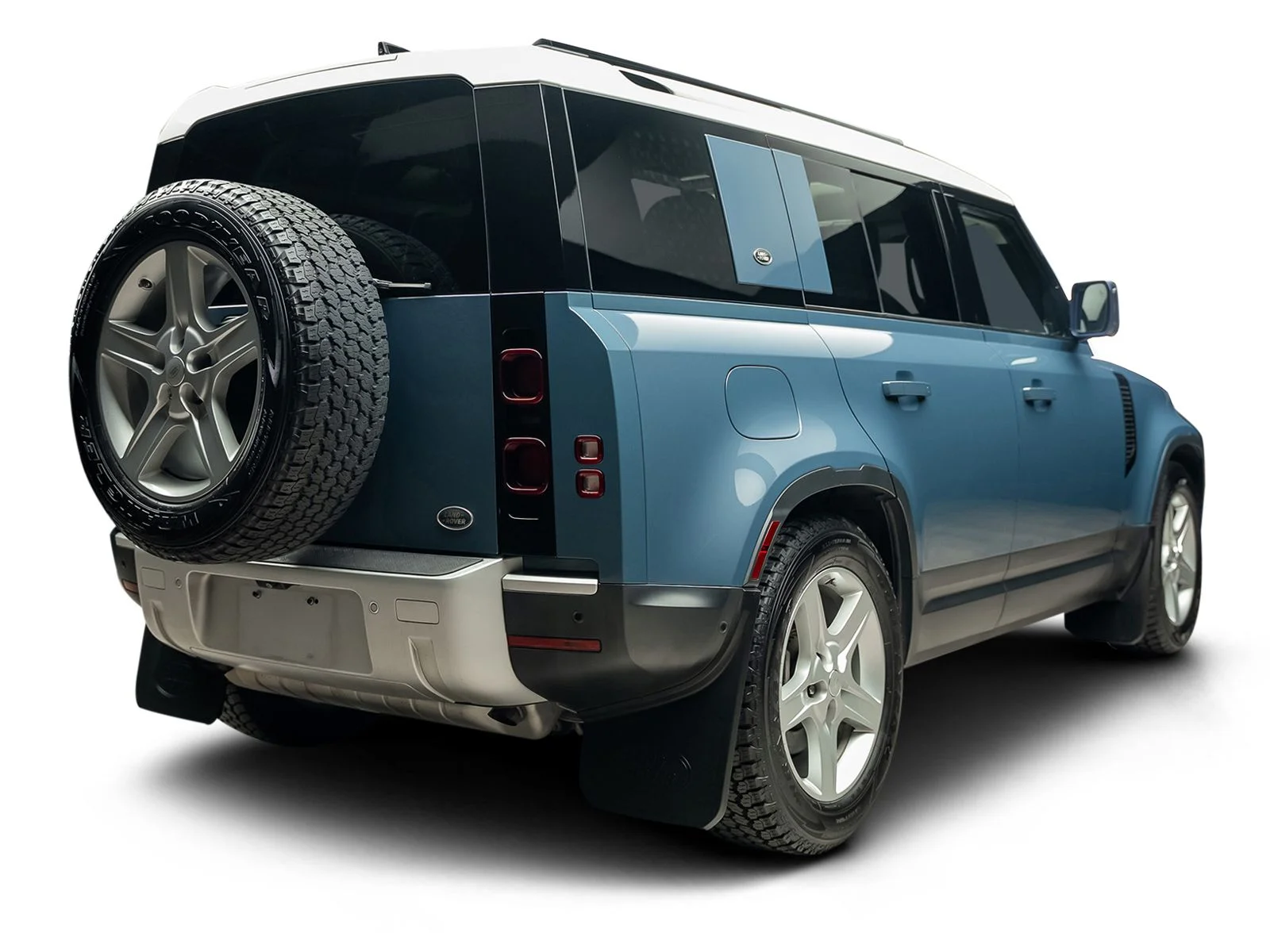 Used 2020 Blue Land Rover HSE image 16