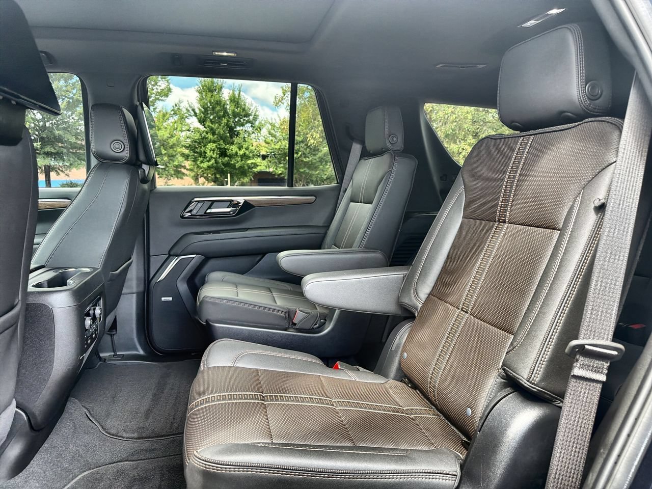 Used 2025 Dark Ash Metallic Chevrolet High Country image 20