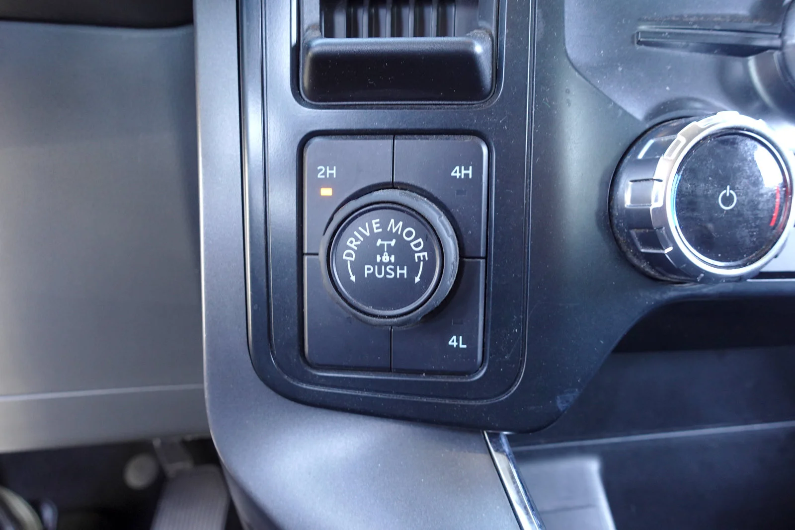 Used 2025 Silver Metallic Ford XLT image 22