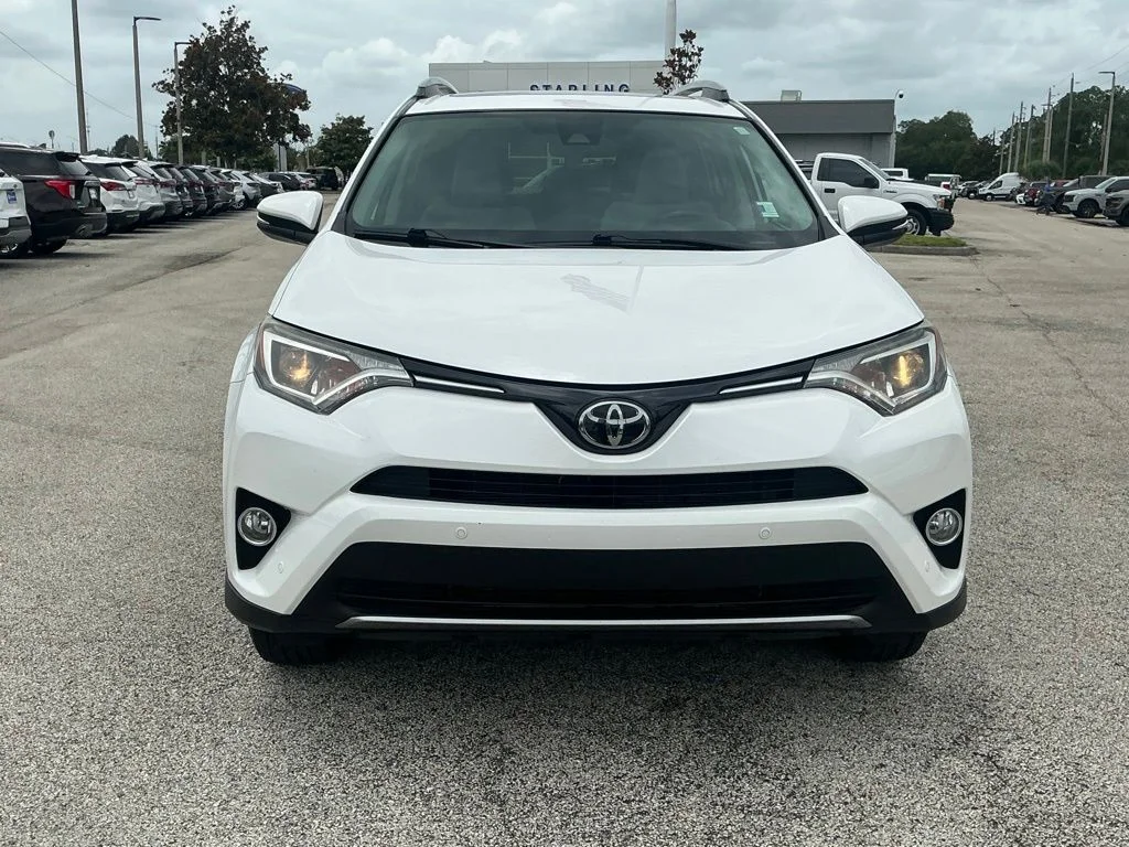 Used 2017 White Toyota XLE image 20