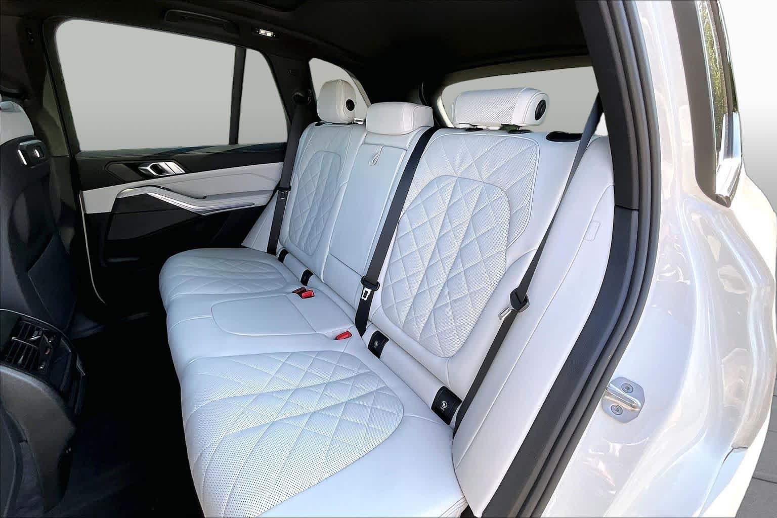 Certified Used 2024 Alpine White BMW xDrive40i image 21
