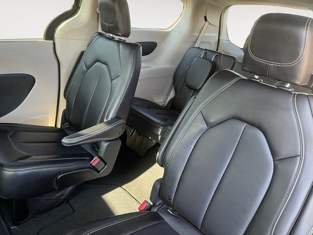 Used 2023 White Chrysler Touring L image 13