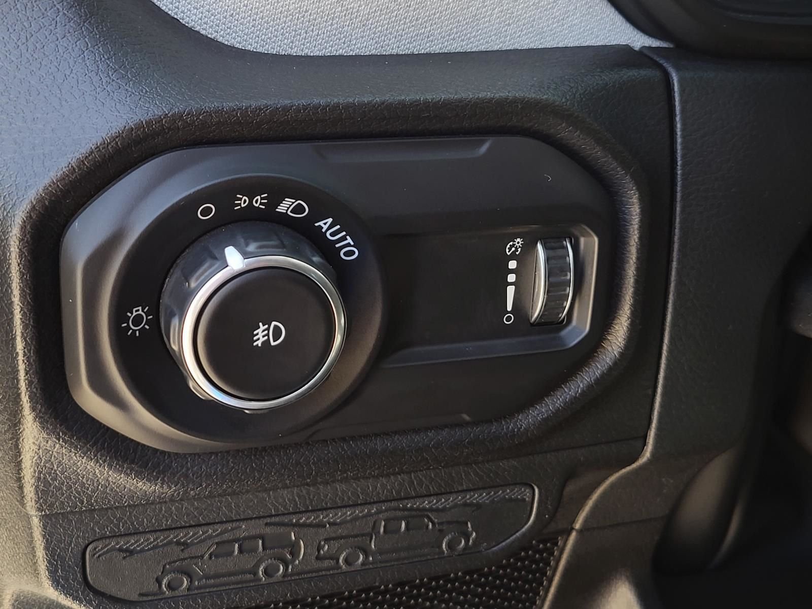 Used 2024 Hydro Blue Pearl Coat Jeep Sport S image 18