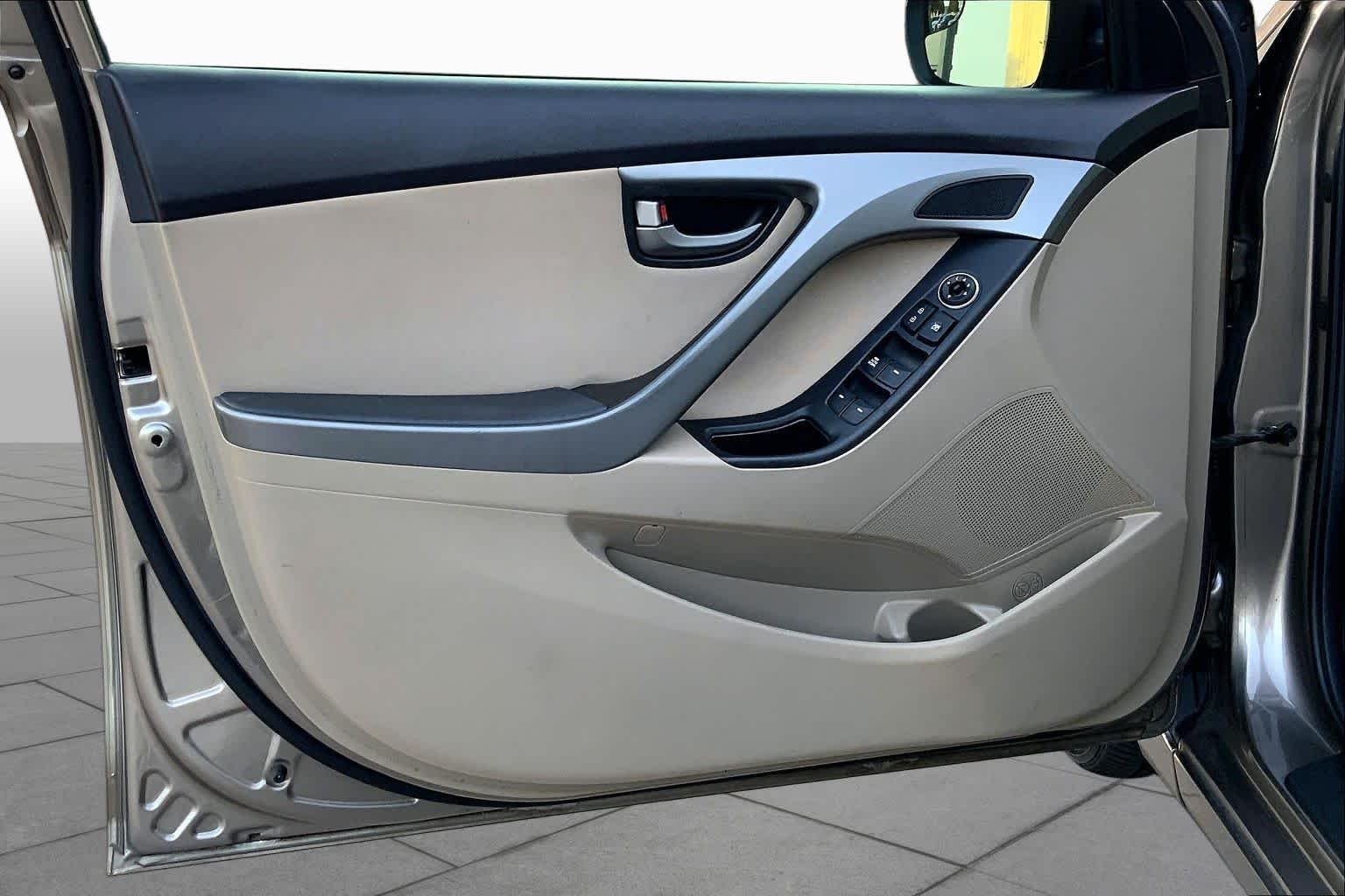 Used 2014 Desert Bronze Hyundai SE image 20