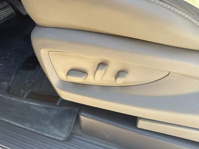 Used 2018 WHITE FROST TRICOAT GMC SLT image 17