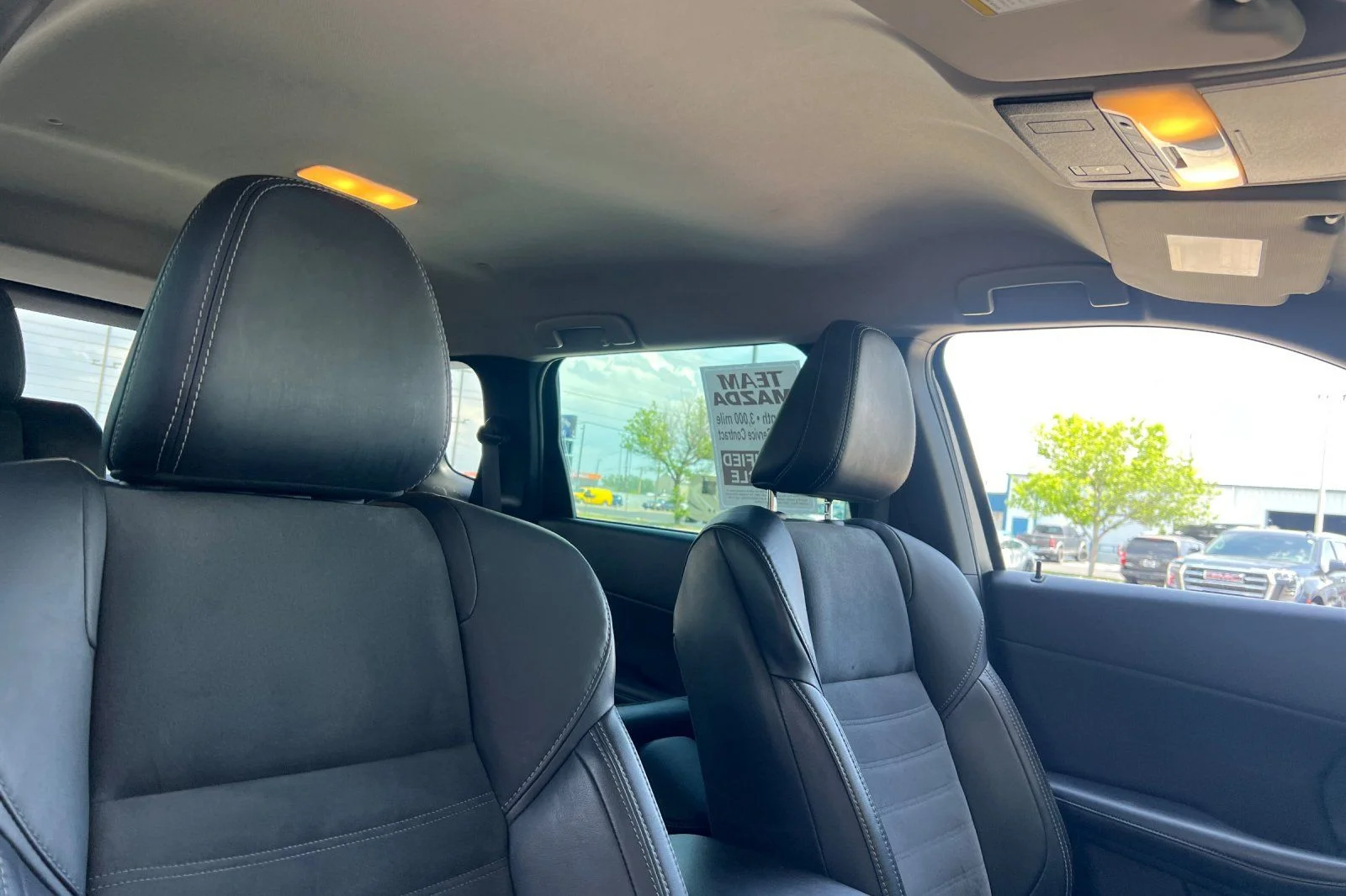 Used 2022 Black Mitsubishi SE Launch Edition image 16