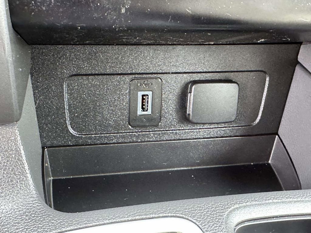 Used 2018 Blue Metallic Ford SE image 8