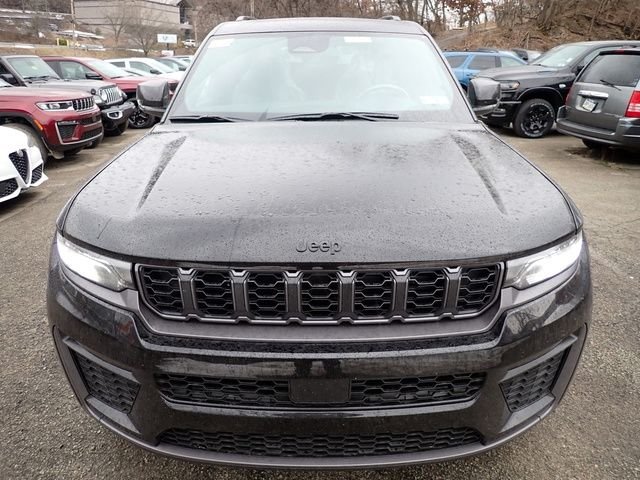 New 2026 Diamond Black Crystal Pearl-Coat Exterior Paint Jeep Limited image 10
