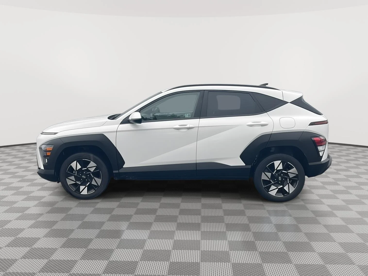 Used 2024 Atlas White Hyundai SEL image 9