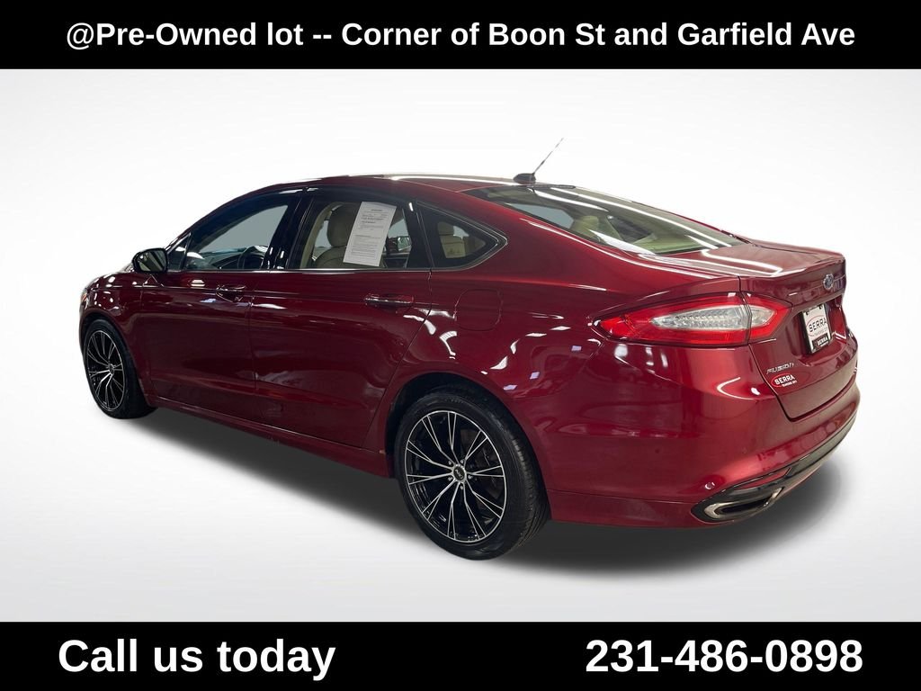 Used 2016 Red Ford SE image 3