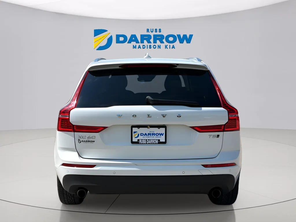 Used 2019 Crystal White Pearl Volvo T5 Momentum image 4