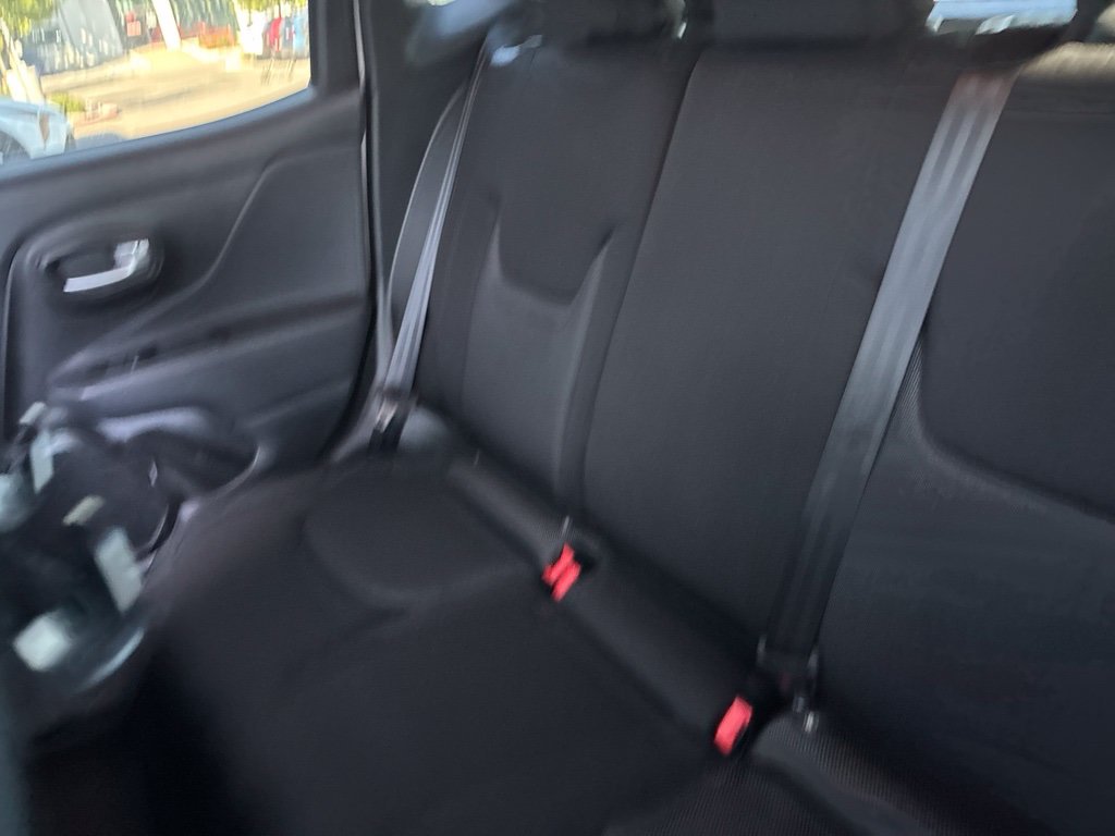 Used 2023 White Jeep Latitude image 30