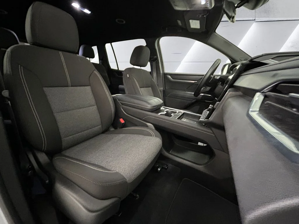 Used 2025 White GMC Elevation image 14