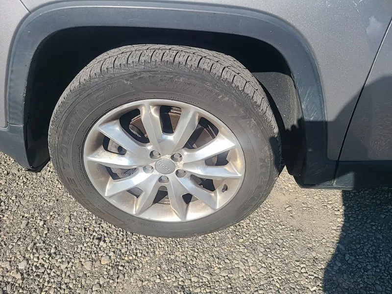 Used 2016 Silver Jeep Limited image 10