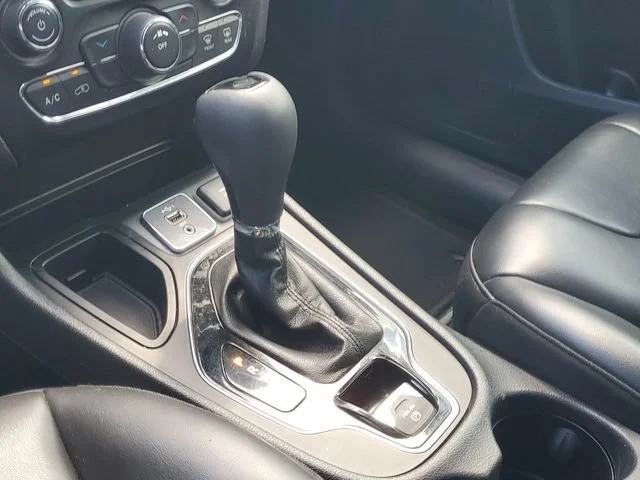 Used 2020 Velvet Red Pear Jeep Altitude image 19