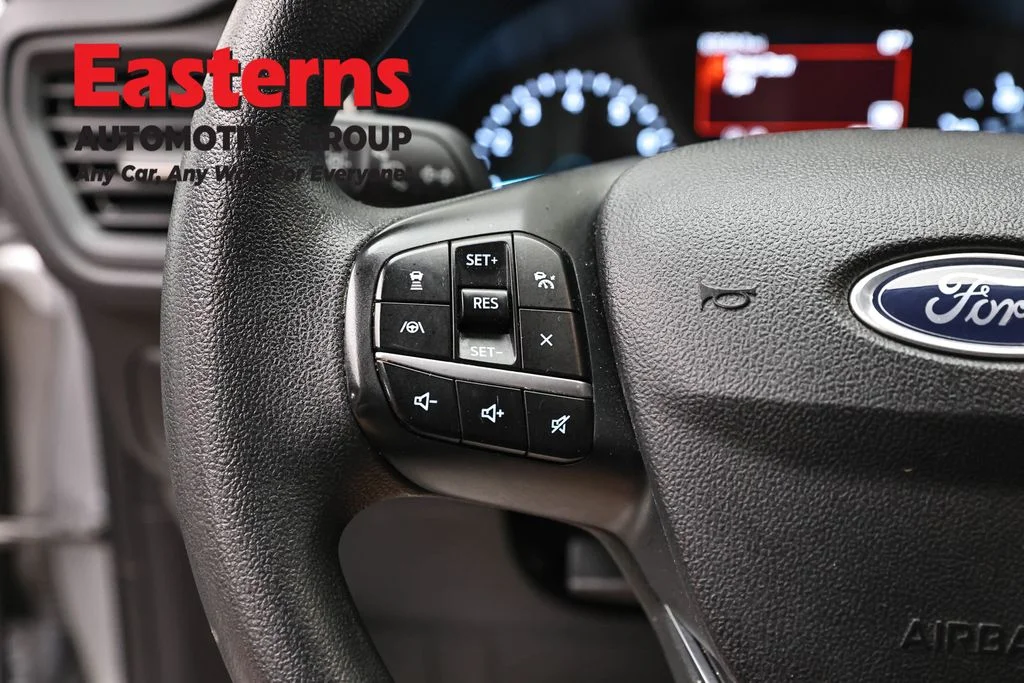 Used 2022 Silver Ford SE image 15