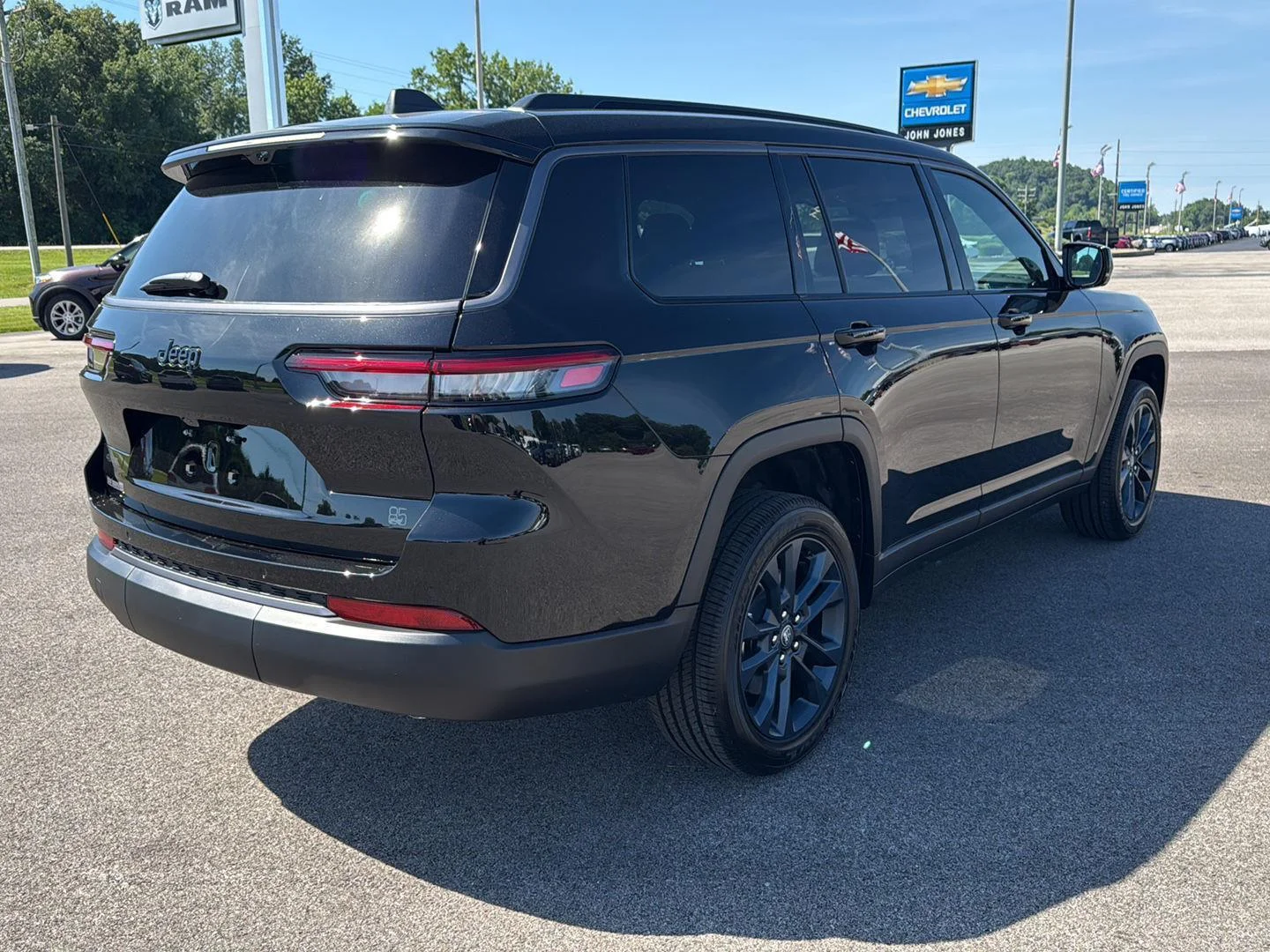 New 2026 Diamond Black Crystal Pearlcoat Jeep 85th Anniversary Edition image 19