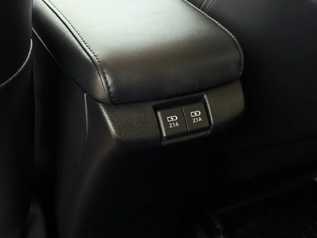 Used 2020 White Toyota XLE image 29