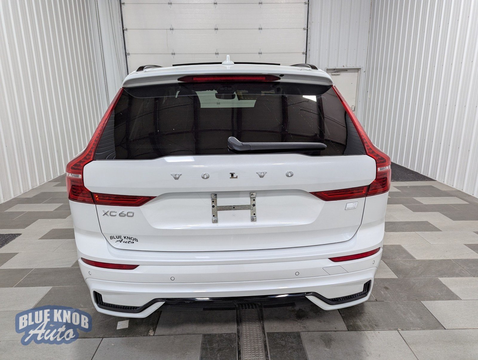 2023 Volvo XC60 Recharge Hybrid Ultimate photo 3