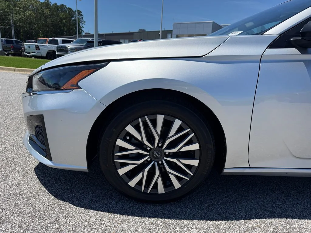 Used 2024 Silver Nissan 2.5 SV image 22